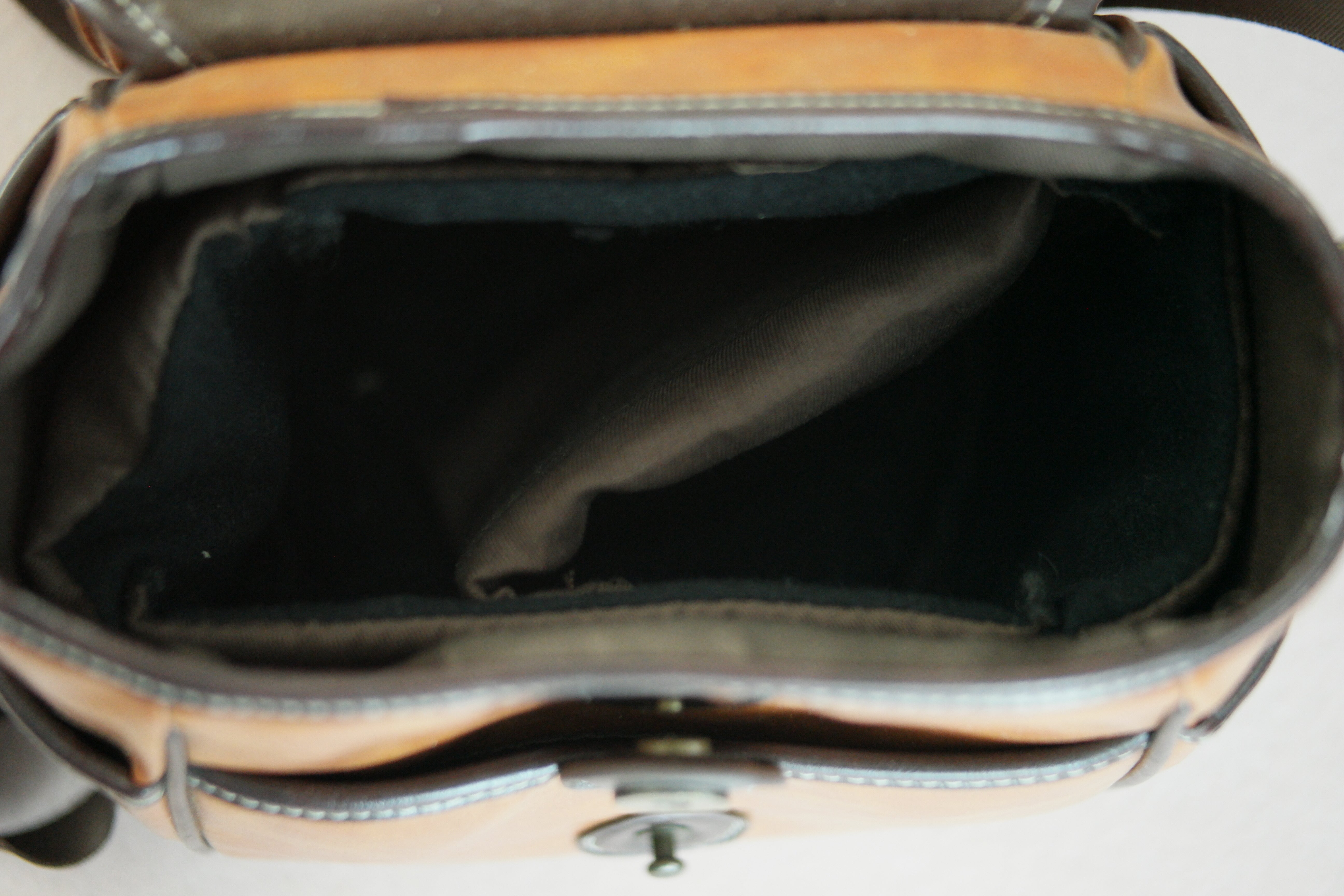 Digital mirrorless leather camera bag