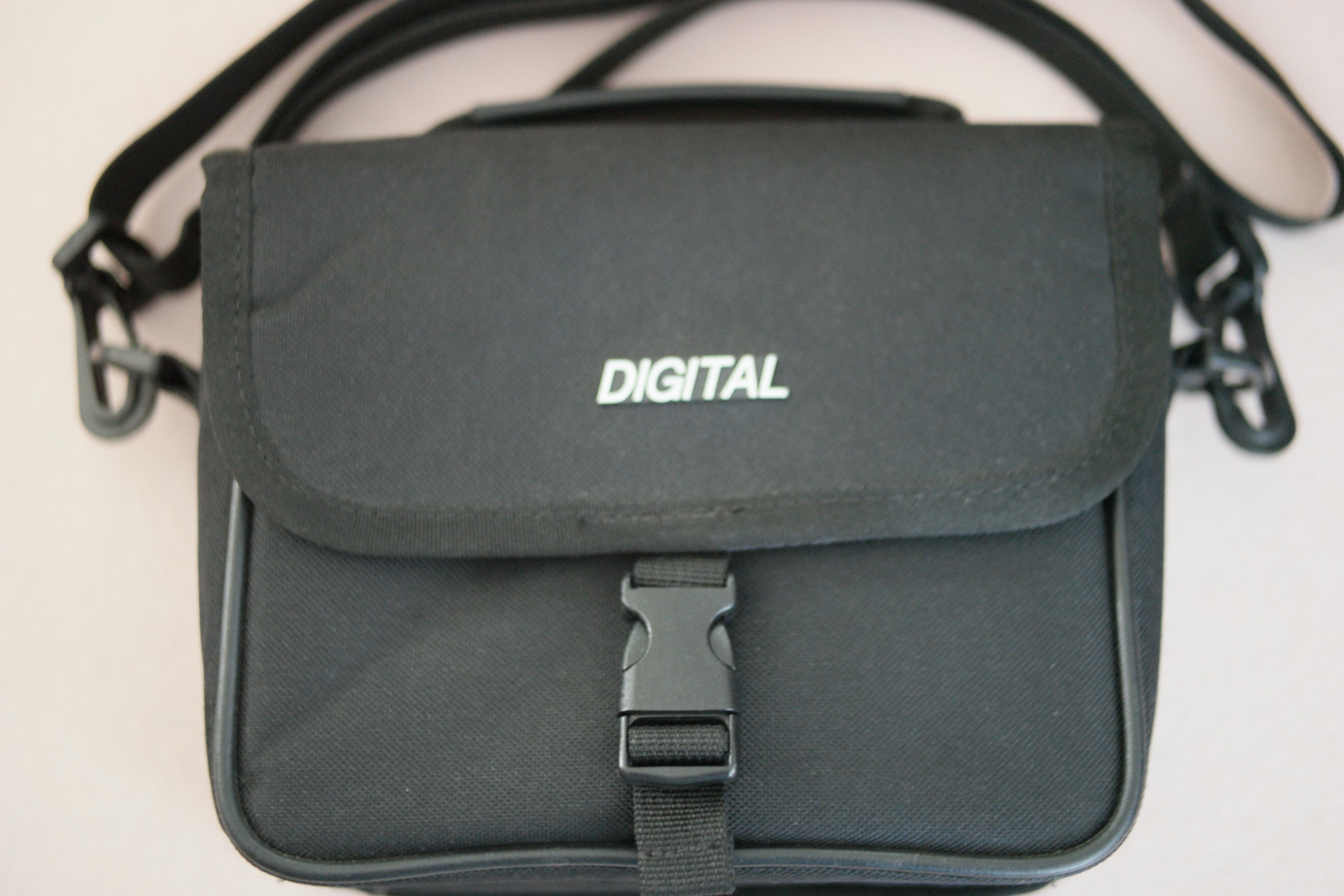 Digital mirrorless camera bag (black)