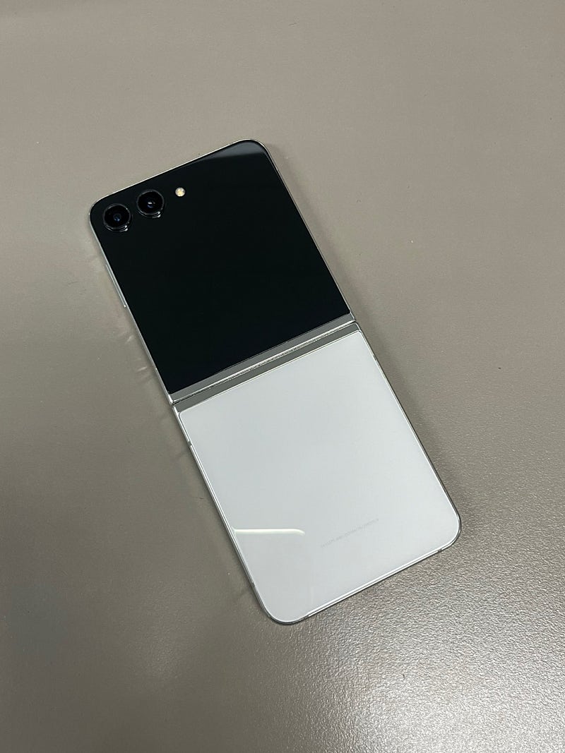 SAMSUNG Galaxy Z Flip5 SM-F731N (256GB)