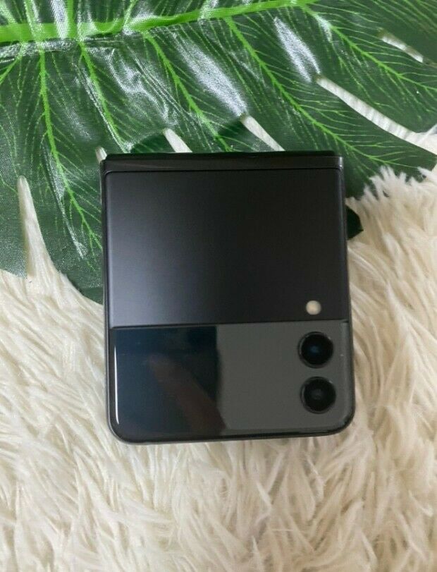 Samsung Galaxy Z Flip3 5G 256GB 8GB Phantom Black SM-F711N Factory Unlocked used