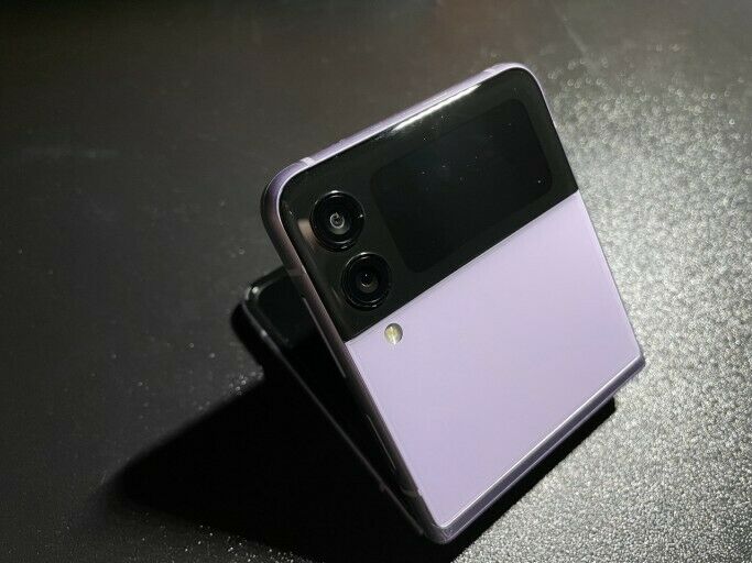 Samsung Galaxy Z Flip3 5G 256GB 8GB Lavender SM-F711N Factory Unlocked used
