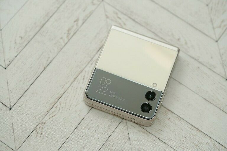Galaxy Z Flip3 5G Cream - Buy