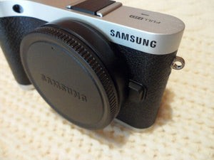 SAMSUNG NX300M Smart Camera with 18-55mm Lens Black/Self-Shot NEW