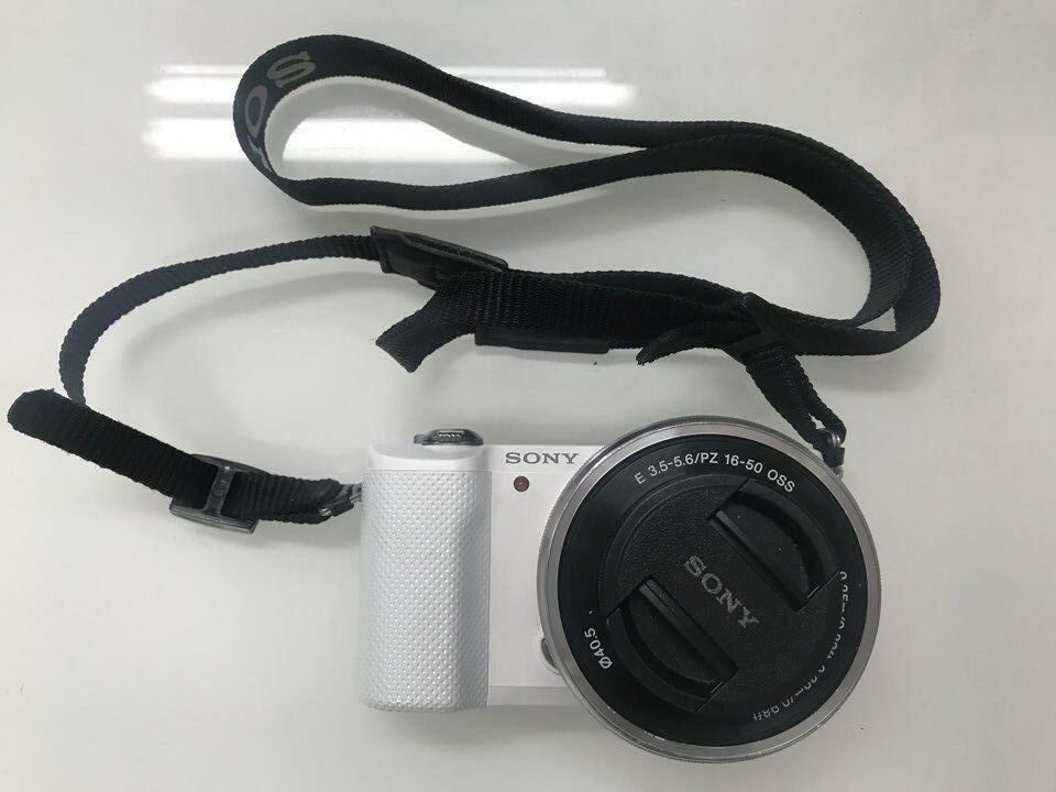 Sony Alpha a5000 20.1MP Digital Camera - Black / White (Kit w/ E PZ OSS 16-50mm Lens)