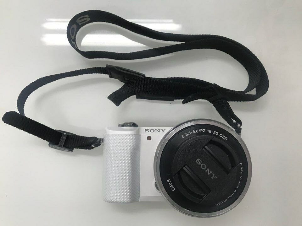 Sony Alpha a5000 20.1MP Digital Camera - White (Kit w/ E PZ OSS 16-50mm Lens)