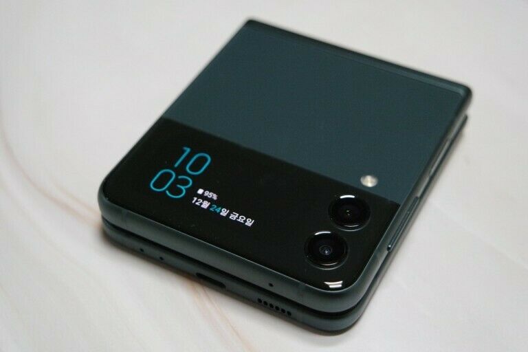Samsung Galaxy Z Flip3 5G 256GB 8GB Green SM-F711N Factory Unlocked used