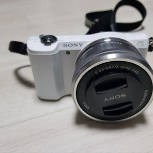 Sony A5000 Compact Digital Camera White color 16-50mm / 16mm Double lens kit USED