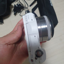 Sony Alpha a5000 20.1MP Digital Camera - White 16mm Sel16f28 Lens Kit