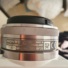 Sony Alpha a5000 20.1MP Digital Camera - White 16mm Sel16f28 Lens Kit